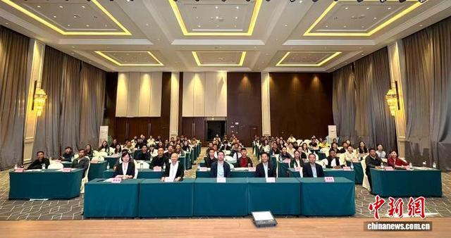 图为参加此次培训的专家、学员合影。郑路 供图